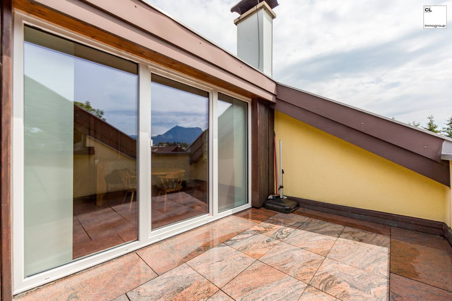 Mondsee Exclusive Attic Apartment with Panorama and Privacy