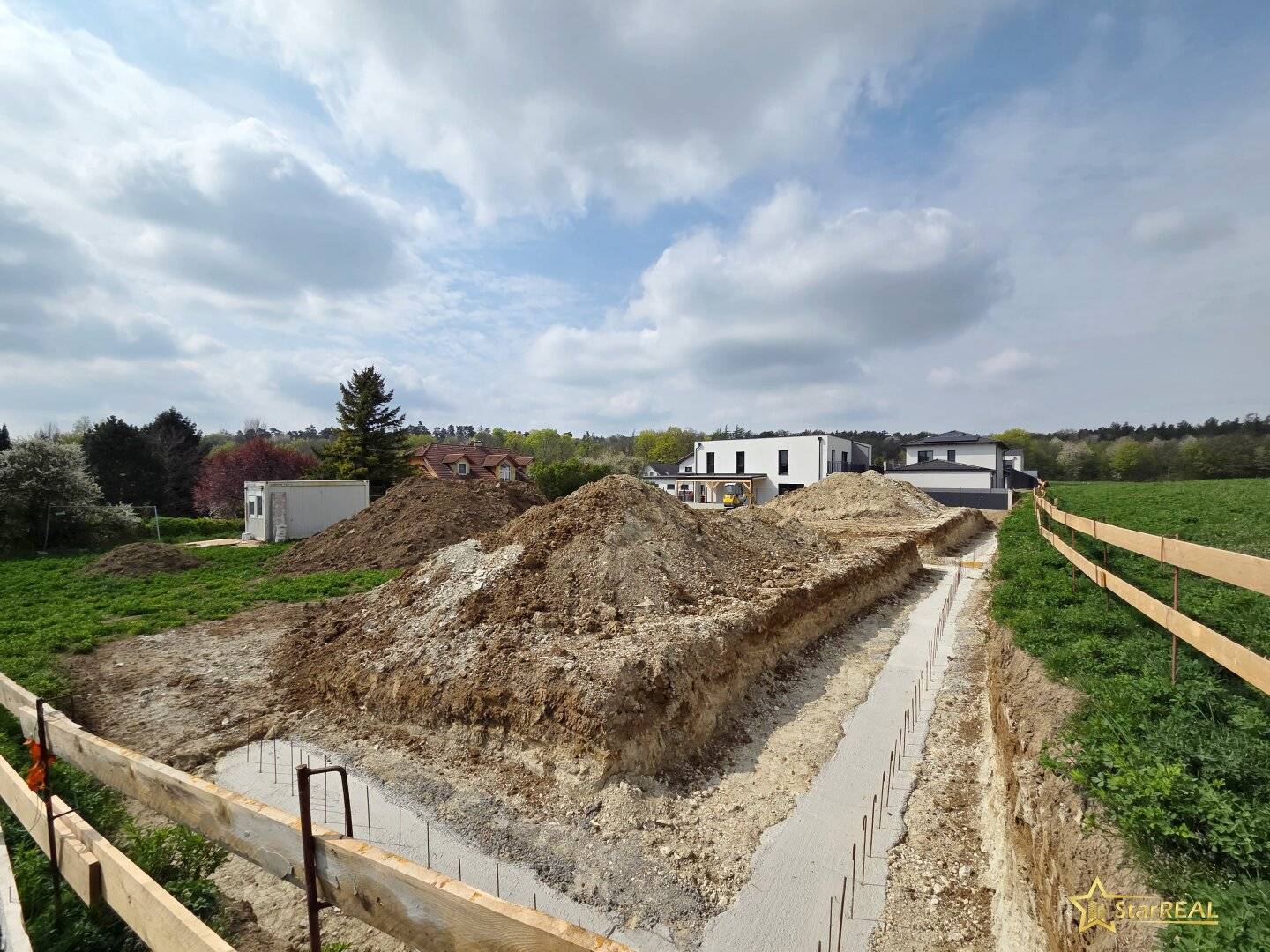 2 HOUSES AVAILABLE! EXCLUSIVE SEMI-DETACHED HOUSE PROJECT. 5 ROOMS. BRICK HOUSE WITH CELLAR, BALCONY, TERRACE, CARPORT.