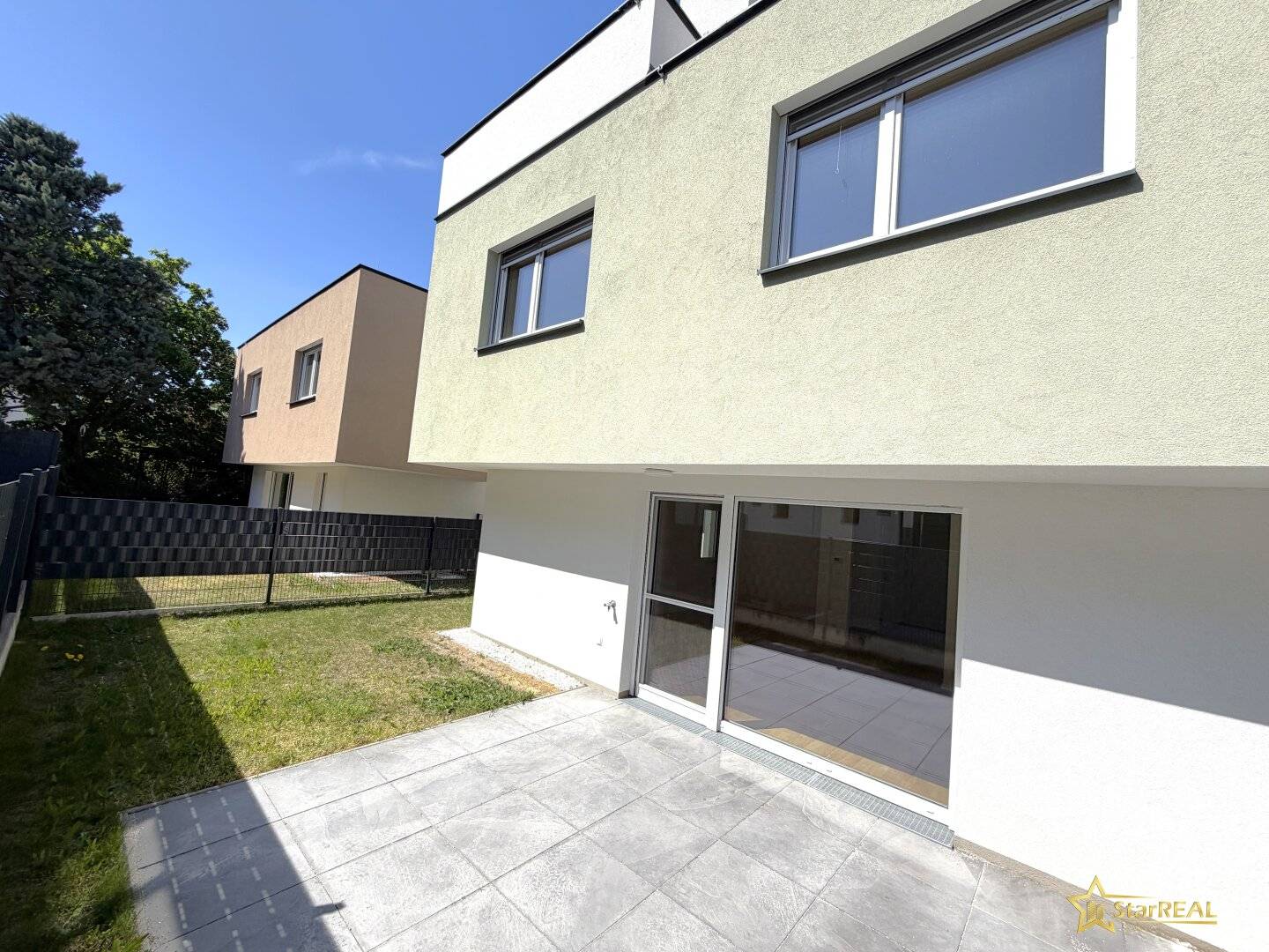NOCH 1 HAUS FREI! PREIS REDUZIERT! SCHLÜSSELFERTIG. 144 m² WOHNNUTZFLÄCHE, 5 ZIMMER, 2 BÄDER, 3 WC's. INKLUSIVE KFZ-STELLPLATZ.