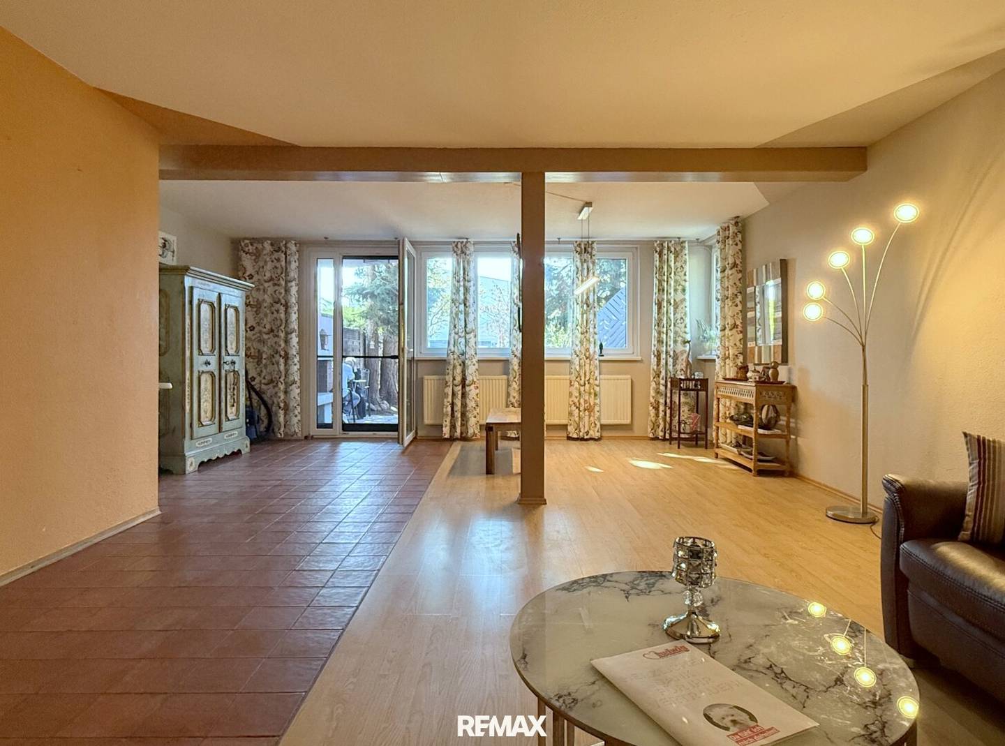 SOLD Corner terraced house in large garden format with underground garage space