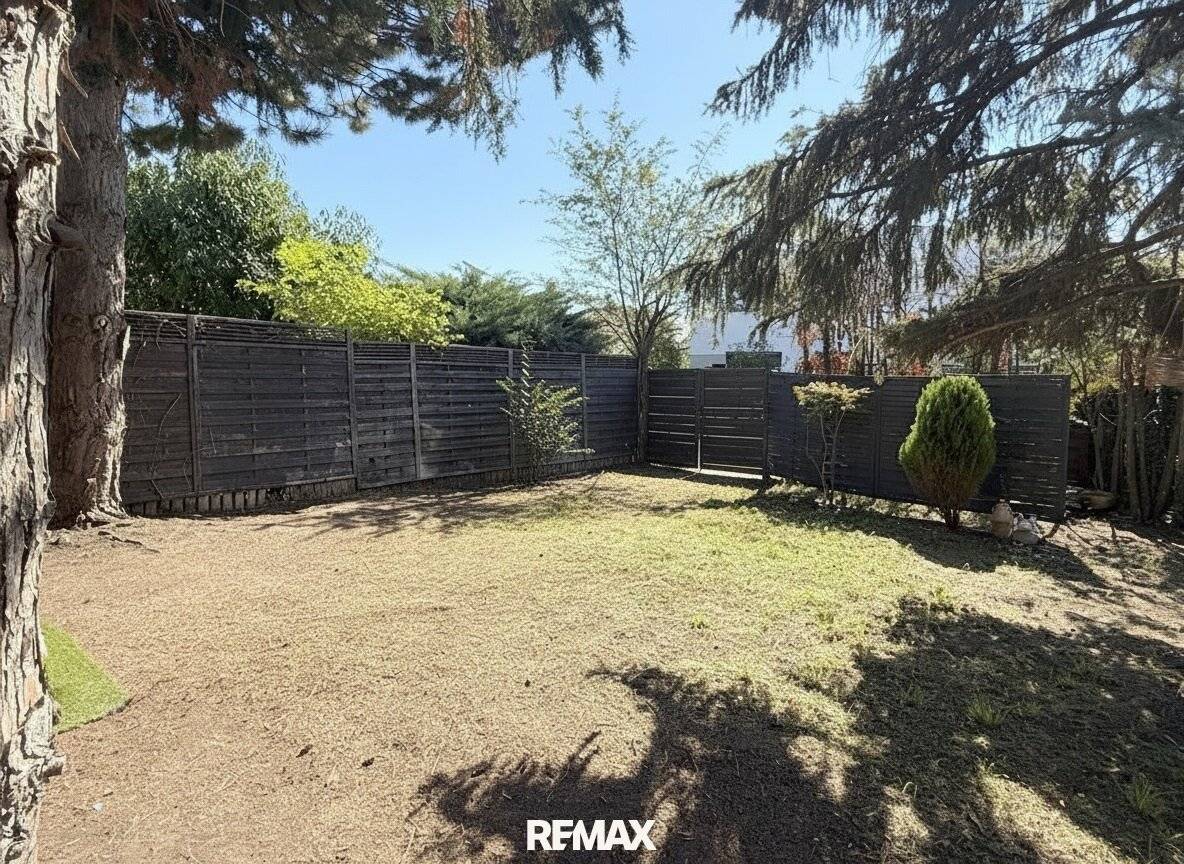 SOLD Corner terraced house in large garden format with underground garage space