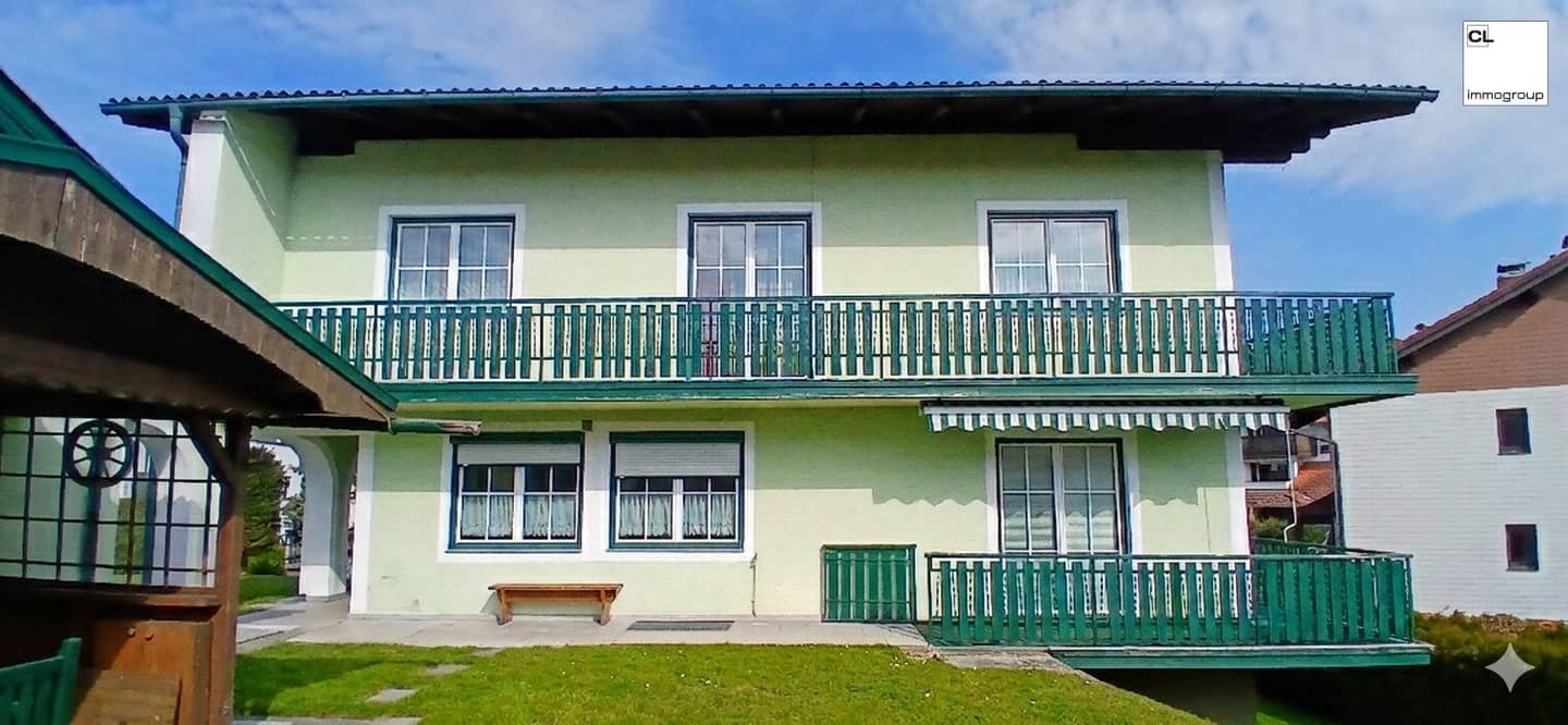 Großzügiges Zweifamilienhaus in Seekirchen am Wallersee - Ihr neues Zuhause mit schönen Ausblicken, großem Garten, Balkon nach Süden und Westen, Doppelgarage und Gartenlaube - vielseitig auf mehreren Ebenen nutzbar!