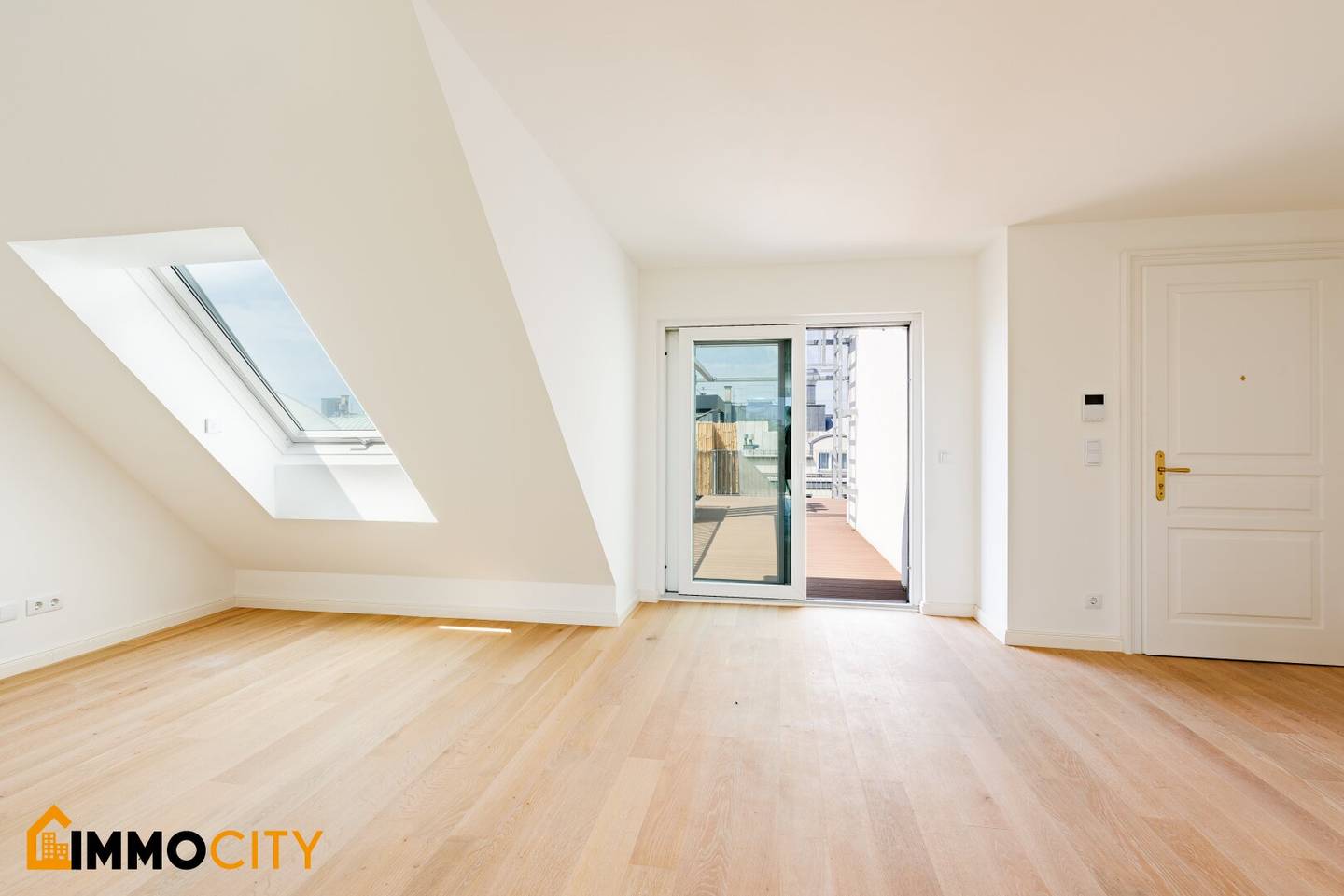 Sonnendurchflutete 2-Zimmer Wohnung im Dachgeschoss + 33 m² Südwest-Dachterrasse!!