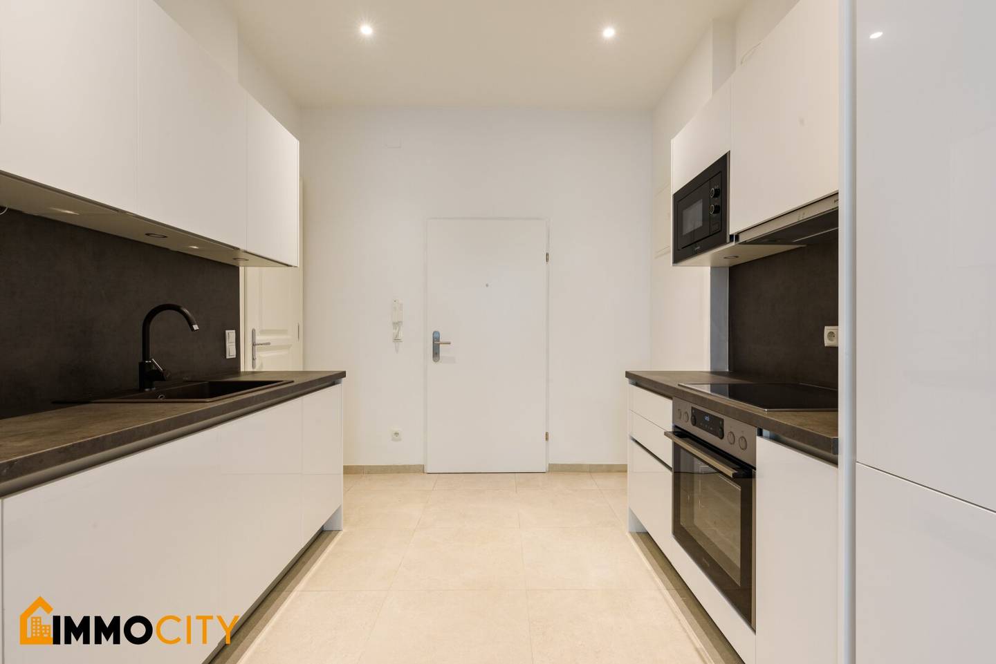 Top renovated two room apartment, first occupancy, turnkey, in Simmering Grillgasse 36