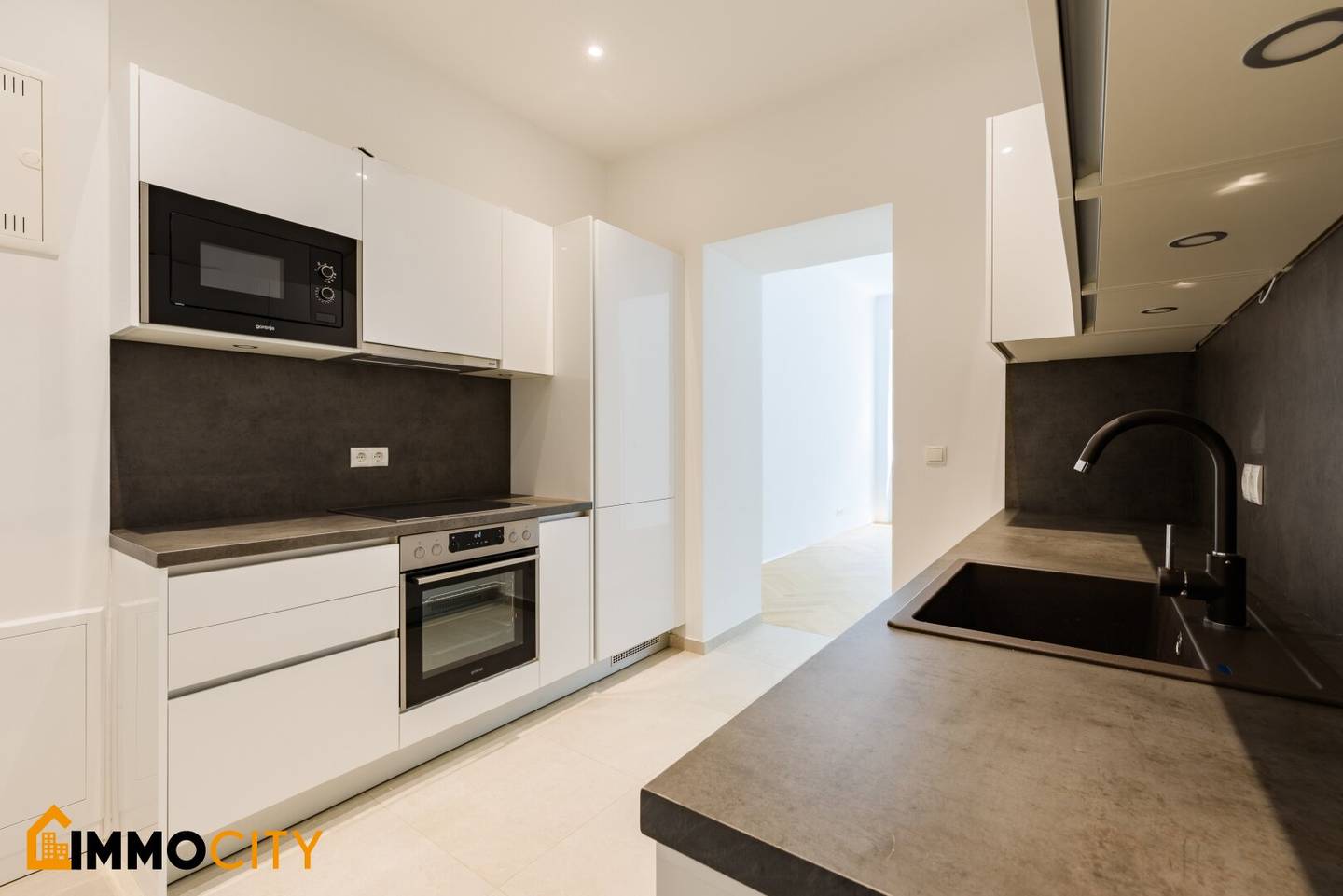 Top renovated two room apartment, first occupancy, turnkey, in Simmering Grillgasse 36