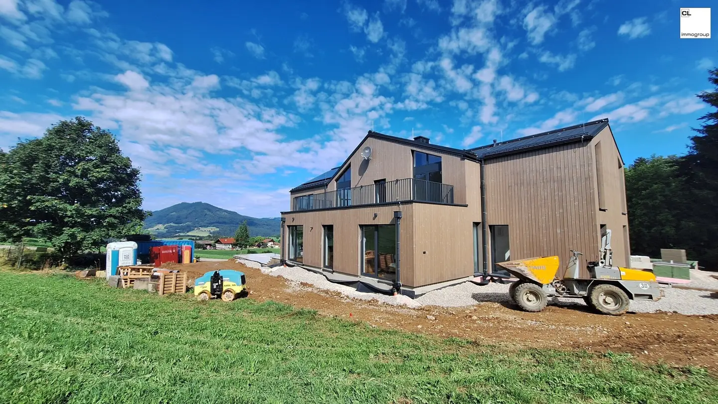Second home at the forest edge in the beautiful Mondseeland, secluded location commission-free