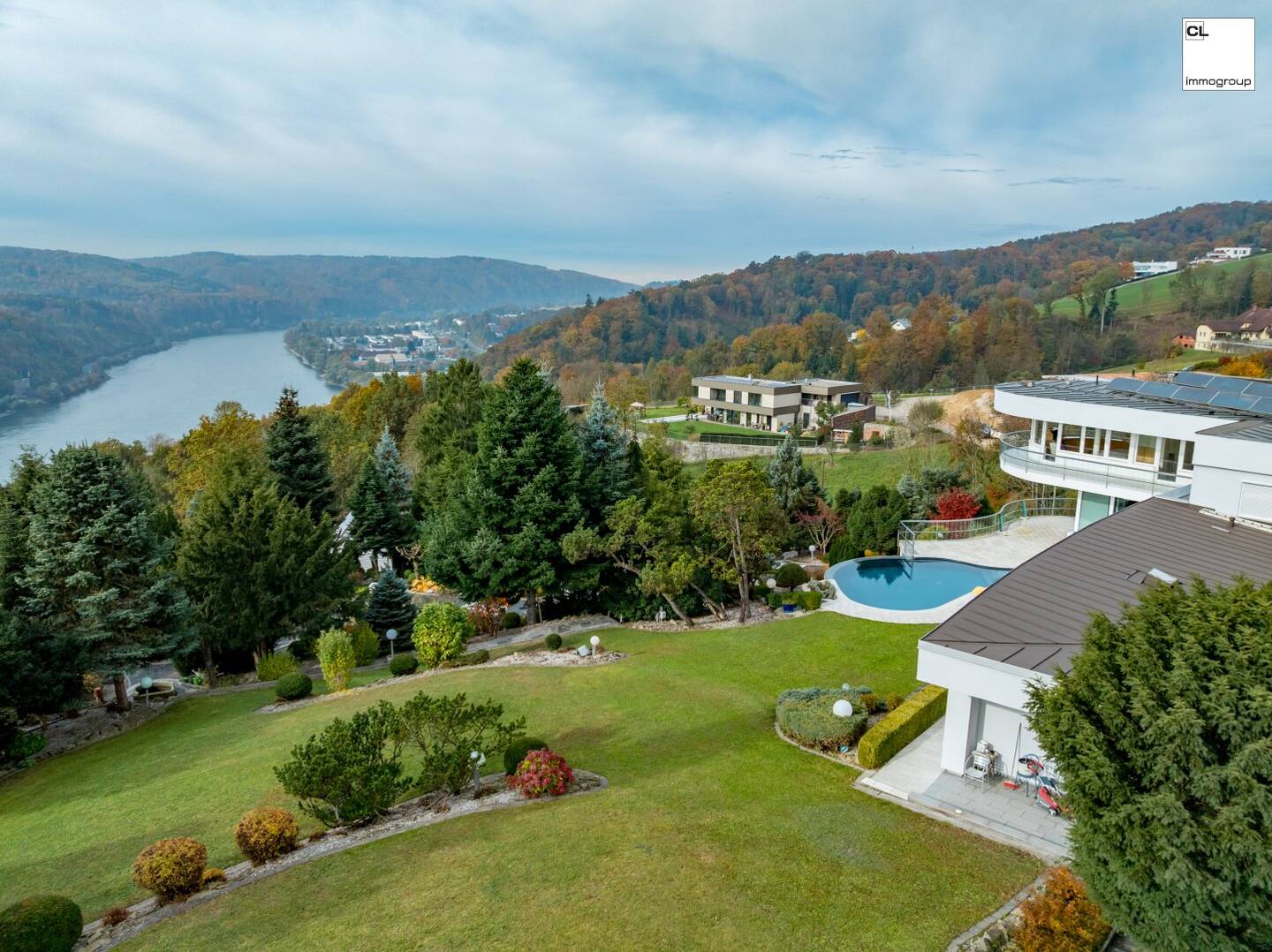 Jenseits des Gewöhnlichen – VILLA mit magischer Gartenanlage