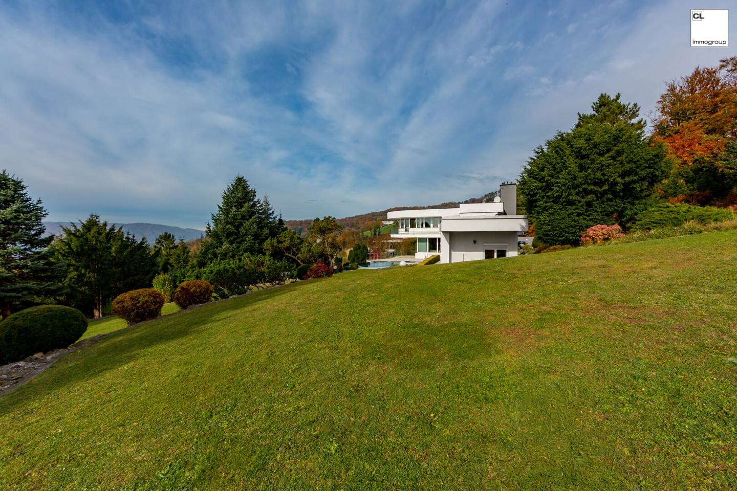 Jenseits des Gewöhnlichen – VILLA mit magischer Gartenanlage