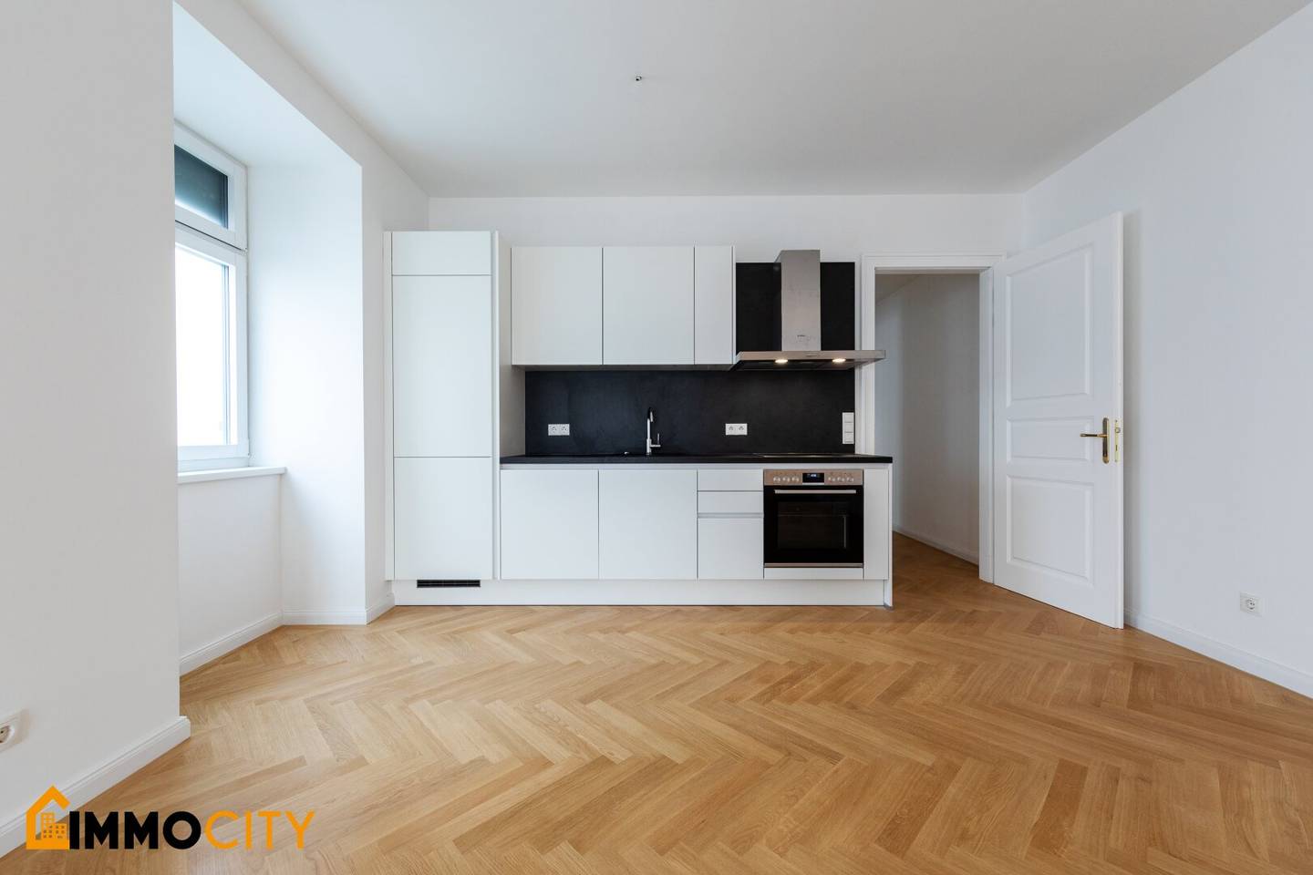Hochexklusive 2-Zimmerwohnung mit sonnigem Eigengarten + Weinkeller nähe Mariahilfer Straße!