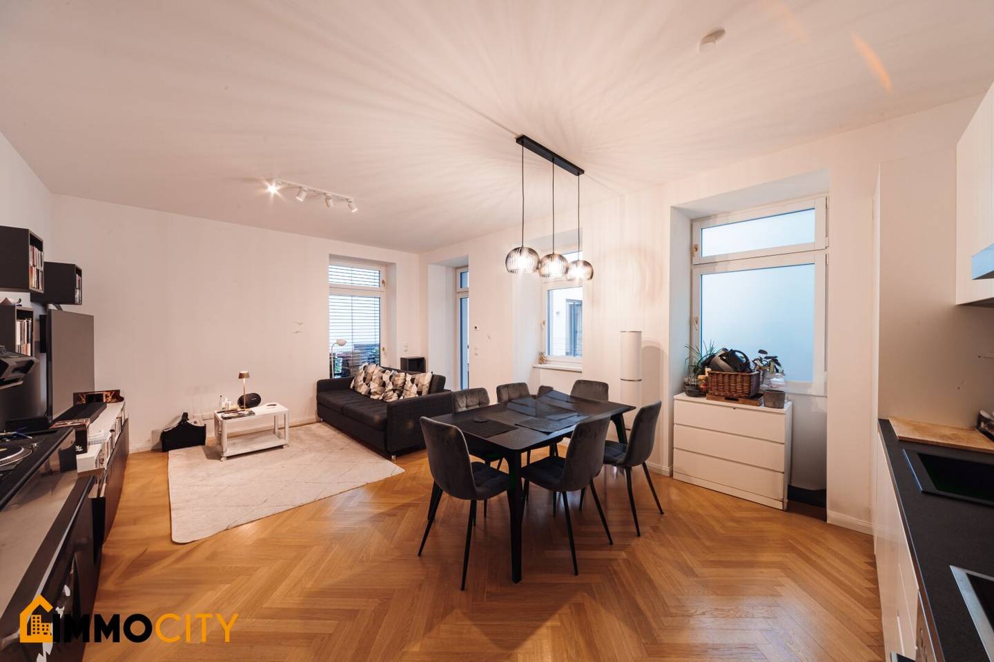 Hochexklusive 2-Zimmerwohnung mit sonnigem Eigengarten + Weinkeller nähe Mariahilfer Straße!