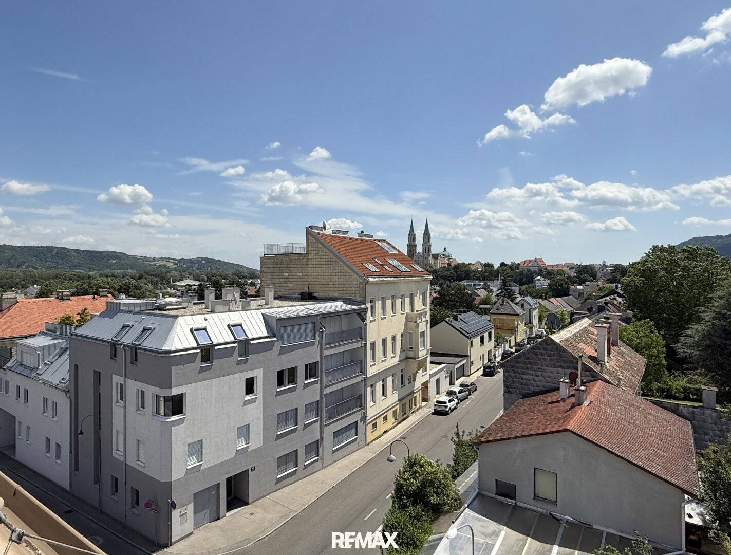 VERKAUFT - Von überall das Beste - Eigener Garten UND Ausblick zum Verlieben!