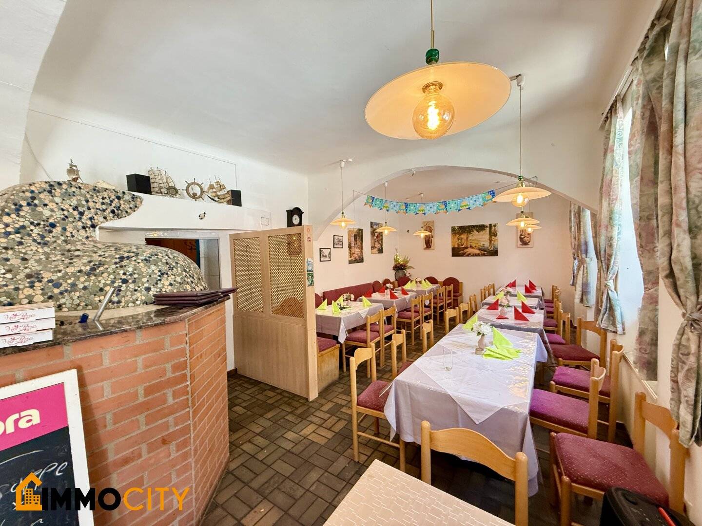 Voll ausgestattete Pizzeria mit Holzofen & Gastgarten – Sofort durchstarten!