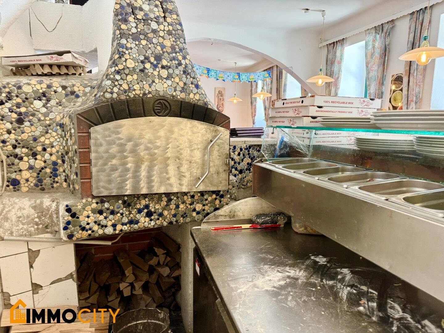 Voll ausgestattete Pizzeria mit Holzofen & Gastgarten – Sofort durchstarten!