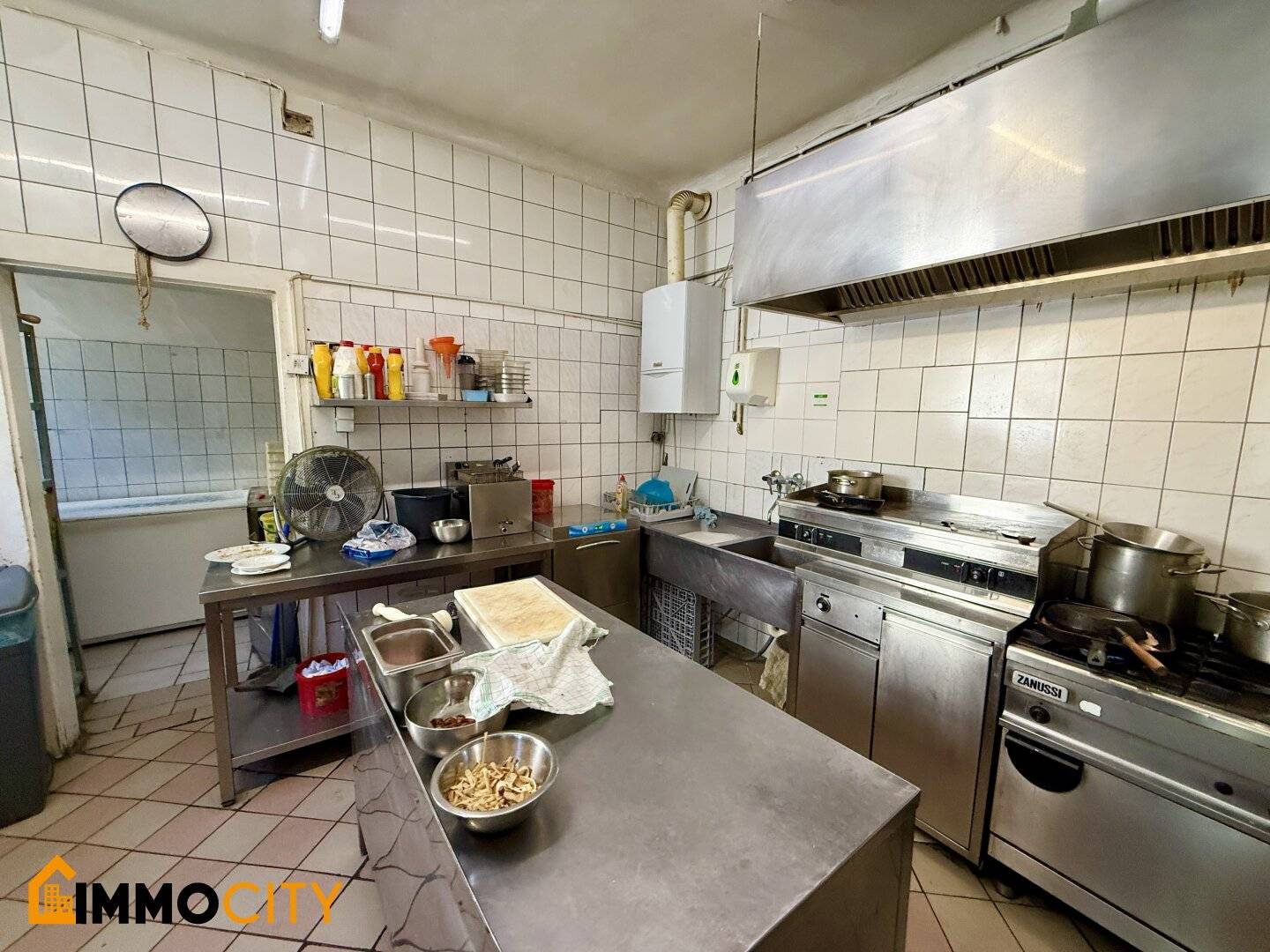 Voll ausgestattete Pizzeria mit Holzofen & Gastgarten – Sofort durchstarten!