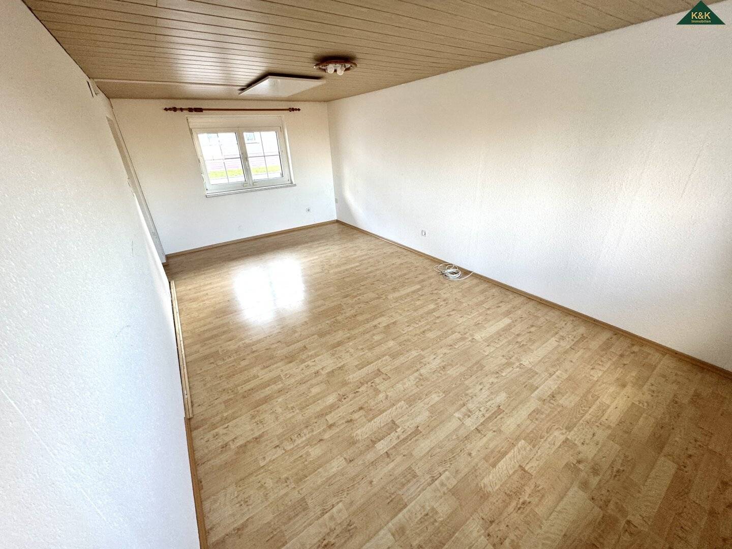 2.5 room apartment with lots of storage commission free