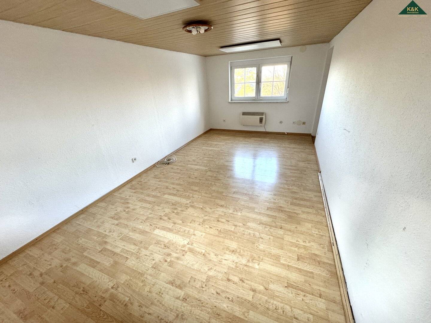 2.5 room apartment with lots of storage commission free
