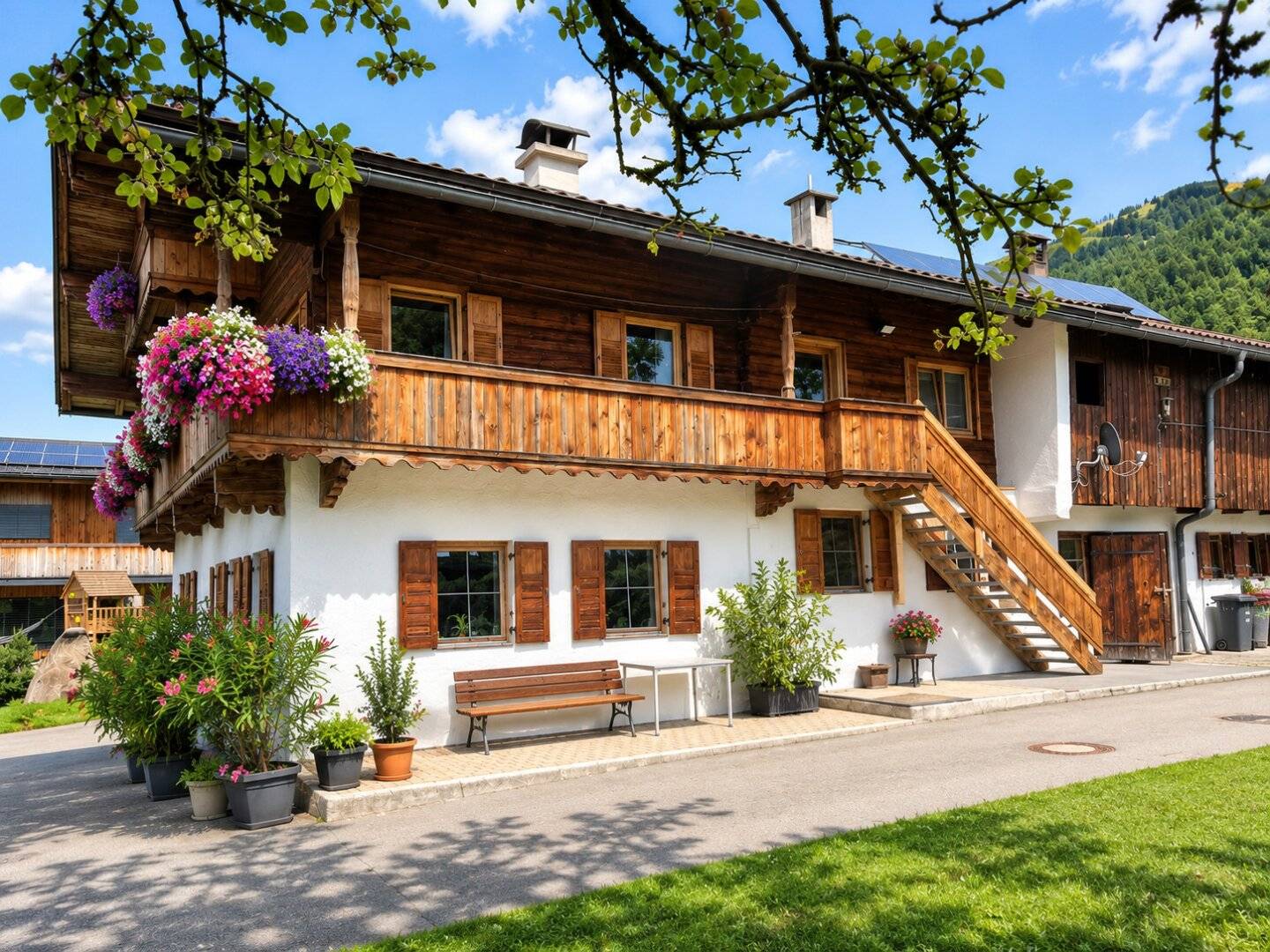 Charmante 3-Zimmer-Wohnung im traditionellen Tiroler Bauernhaus – wo Charme auf Sport und Natur trifft