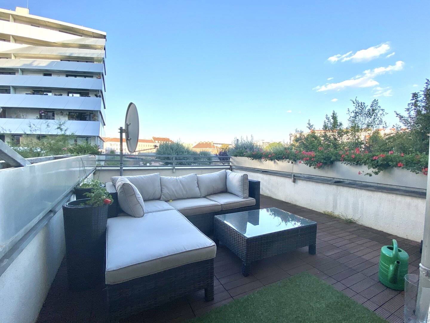 Befristet vermietete,  2-Zimmer-Wohnung mit Loggia, Dachterrasse &amp; Pool in Simmering!