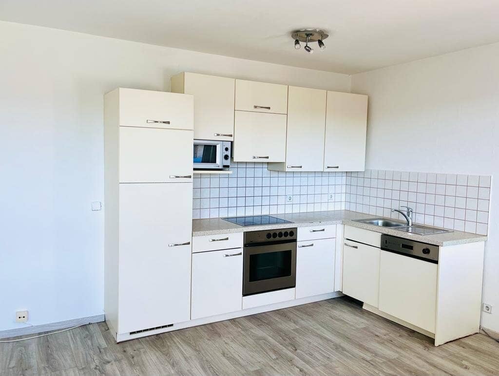 Befristet vermietete,  2-Zimmer-Wohnung mit Loggia, Dachterrasse &amp; Pool in Simmering!