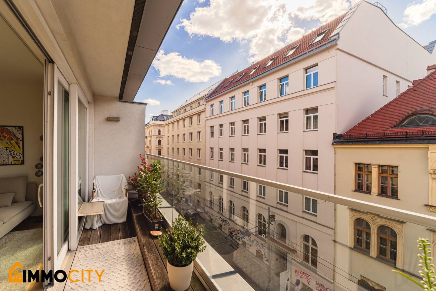 Charmante Wohnung mit Loggia inkl. Küche (Bosch), klimatisiert, in der Kaiserstraße 26, 1070 Wien, Nur 300 m entfernt zur Mariahilfer Straße