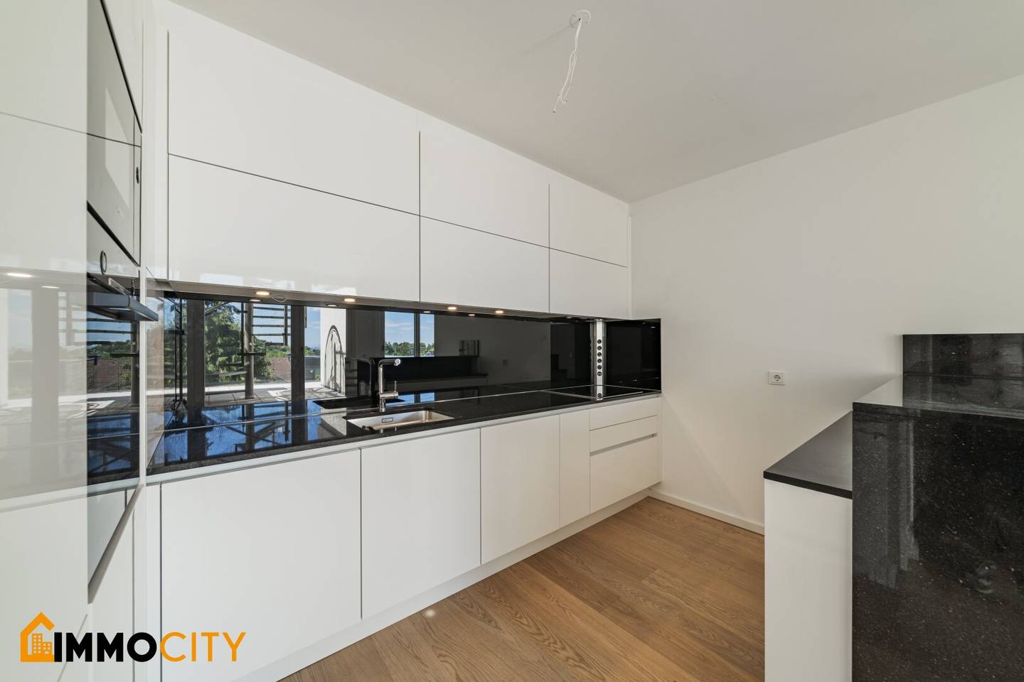 Your new rooftop dream apartment, 3.5 rooms, first-class fittings, new build, luxurious + 75 m² roof terrace and 1x garage included