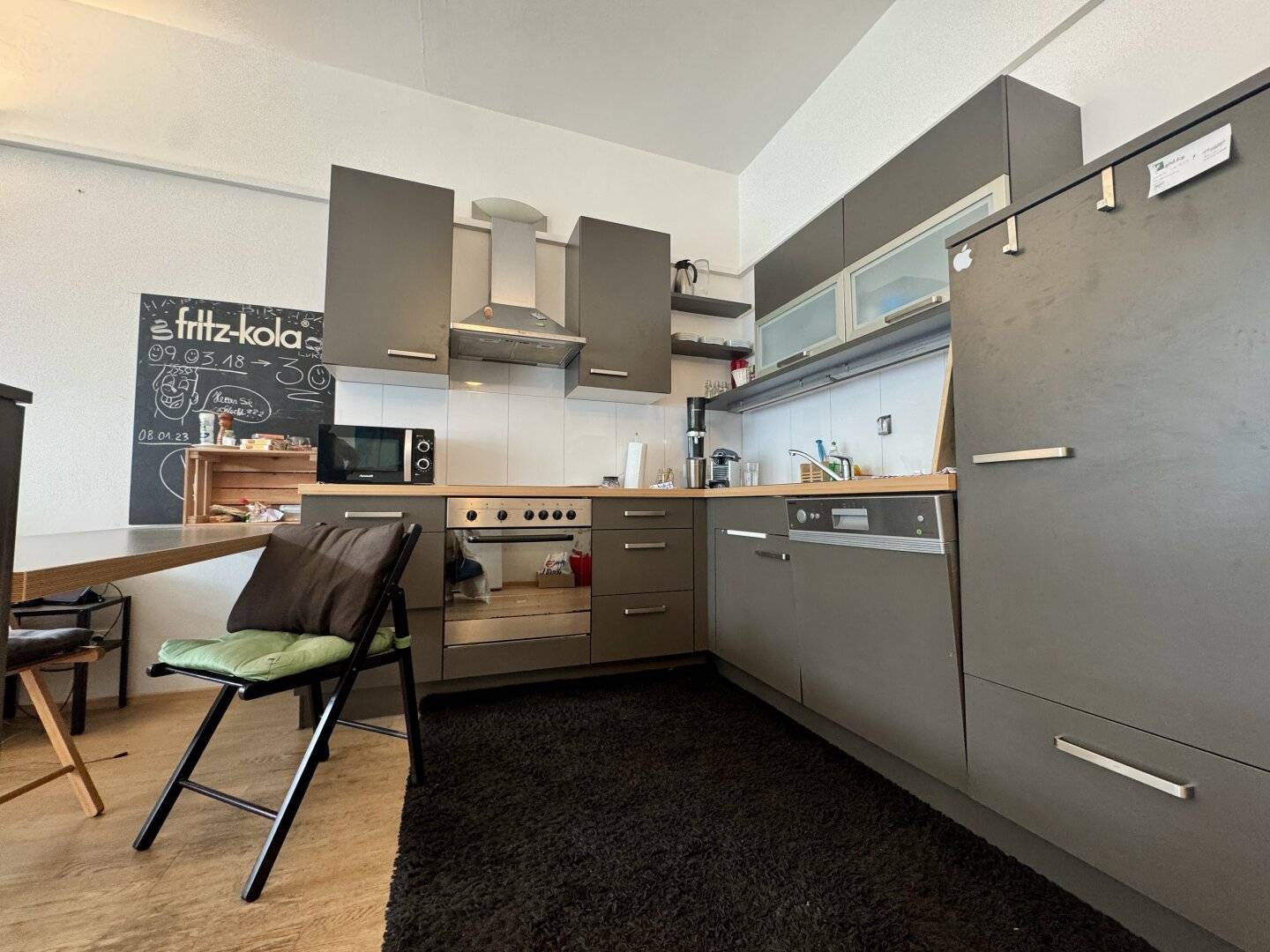 Large two room apartment in Kaiser Max Straße in Hall/Schönegg with large cellarNote: This is the translated title; original German title is provided in de.