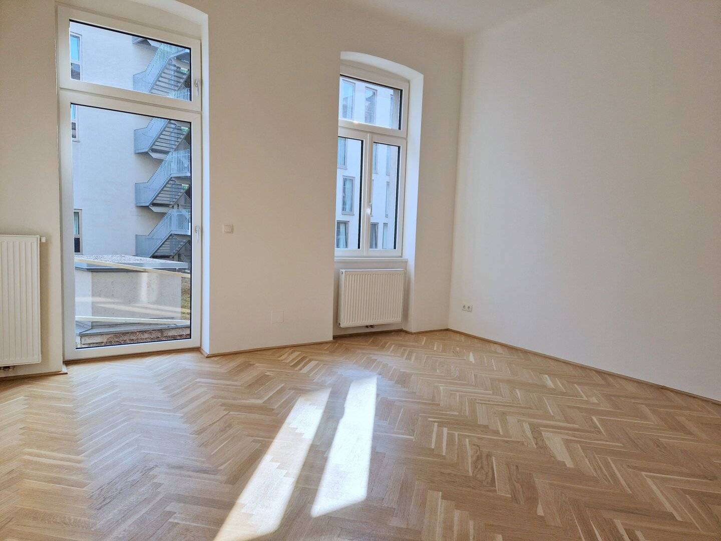 Very well arranged 2-room first-occupancy old building apartment with balcony in very quiet, central location