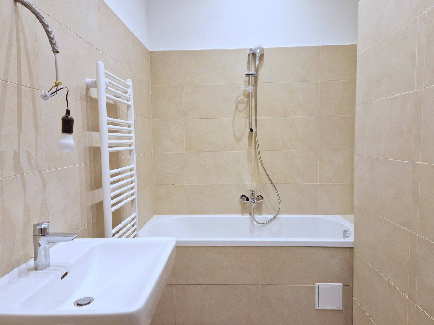 Very well arranged 2-room first-occupancy old building apartment with balcony in very quiet, central location