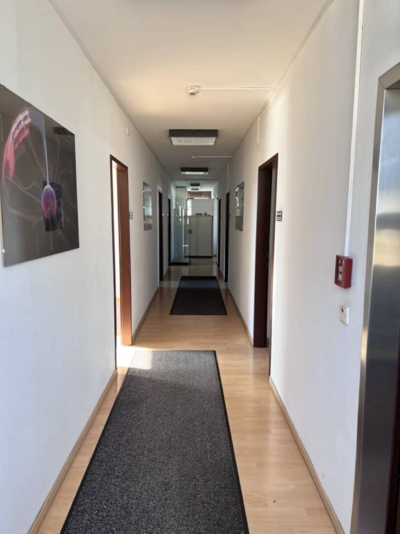 Office in top commercial location ***","de":"Büro in Top-Gewerbe-Lage ***