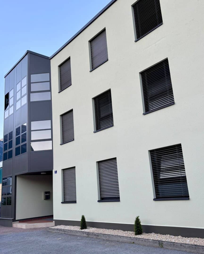 Office in top commercial location ***","de":"Büro in Top-Gewerbe-Lage ***