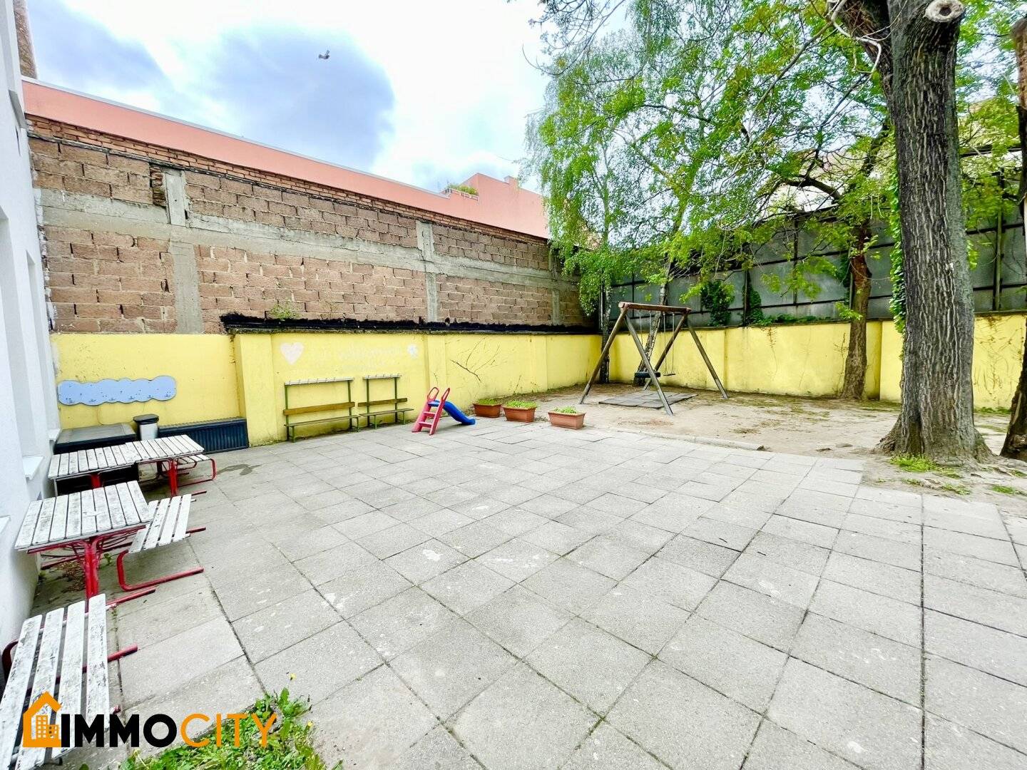 For rent: Charming kindergarten + 225 m² garden area and children's playground in the Schönbrunner Straße 152, 1120 Wien