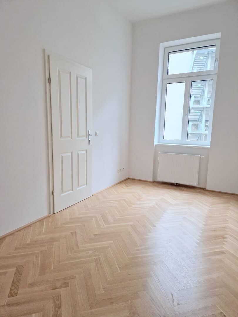 Exclusive 2-room old building apartment first occupancy with balcony for wellbeing