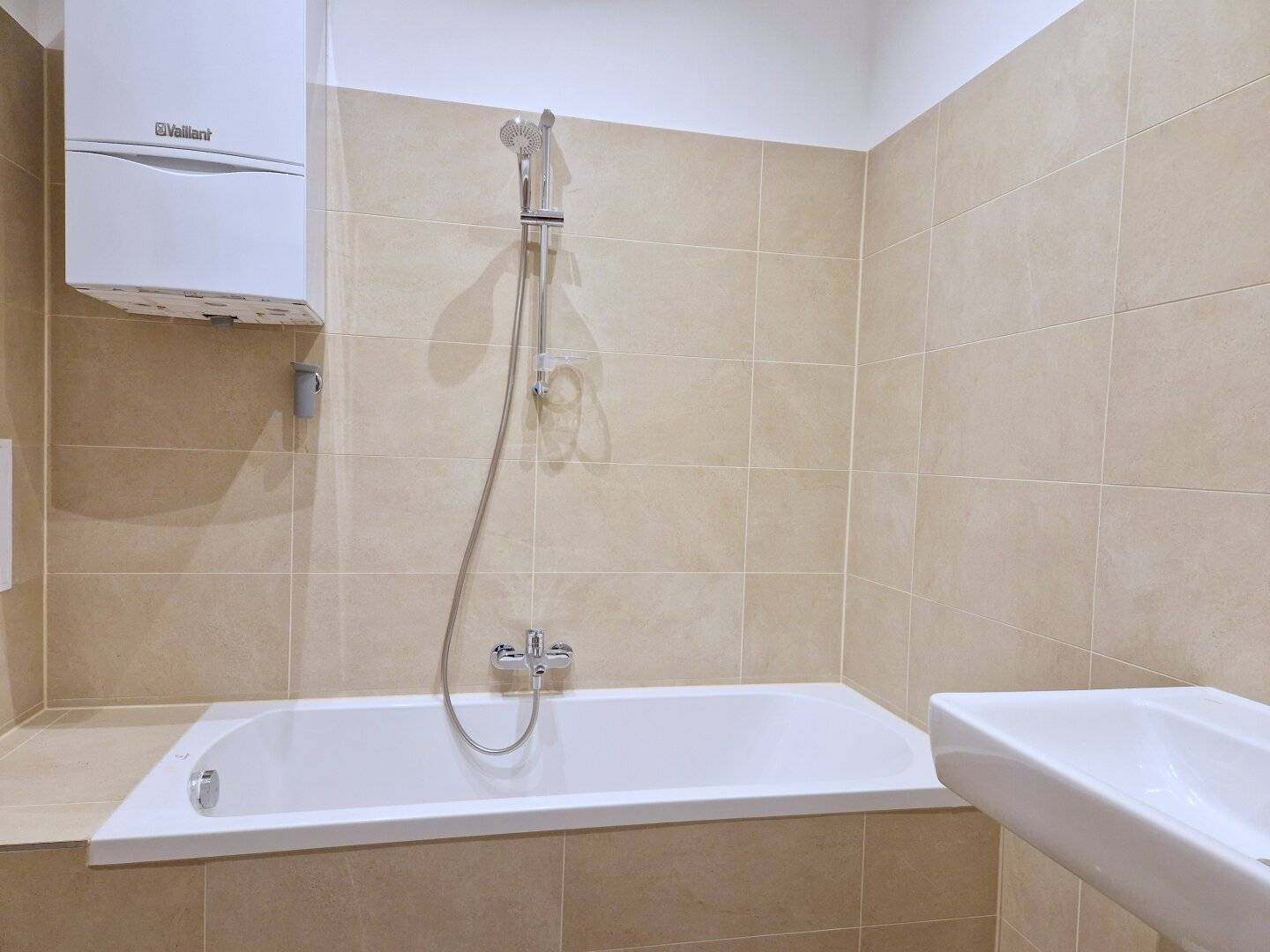 Exclusive 2-room old building apartment first occupancy with balcony for wellbeing