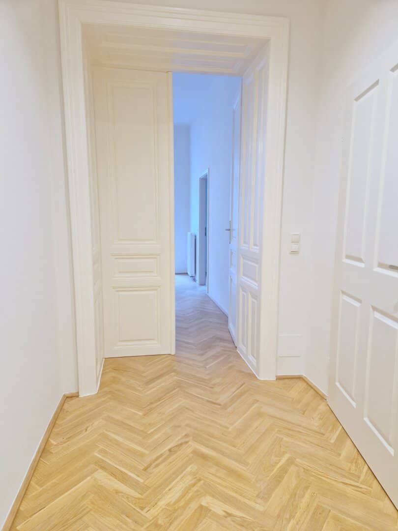 Exclusive 2-room old building apartment first occupancy with balcony for wellbeing
