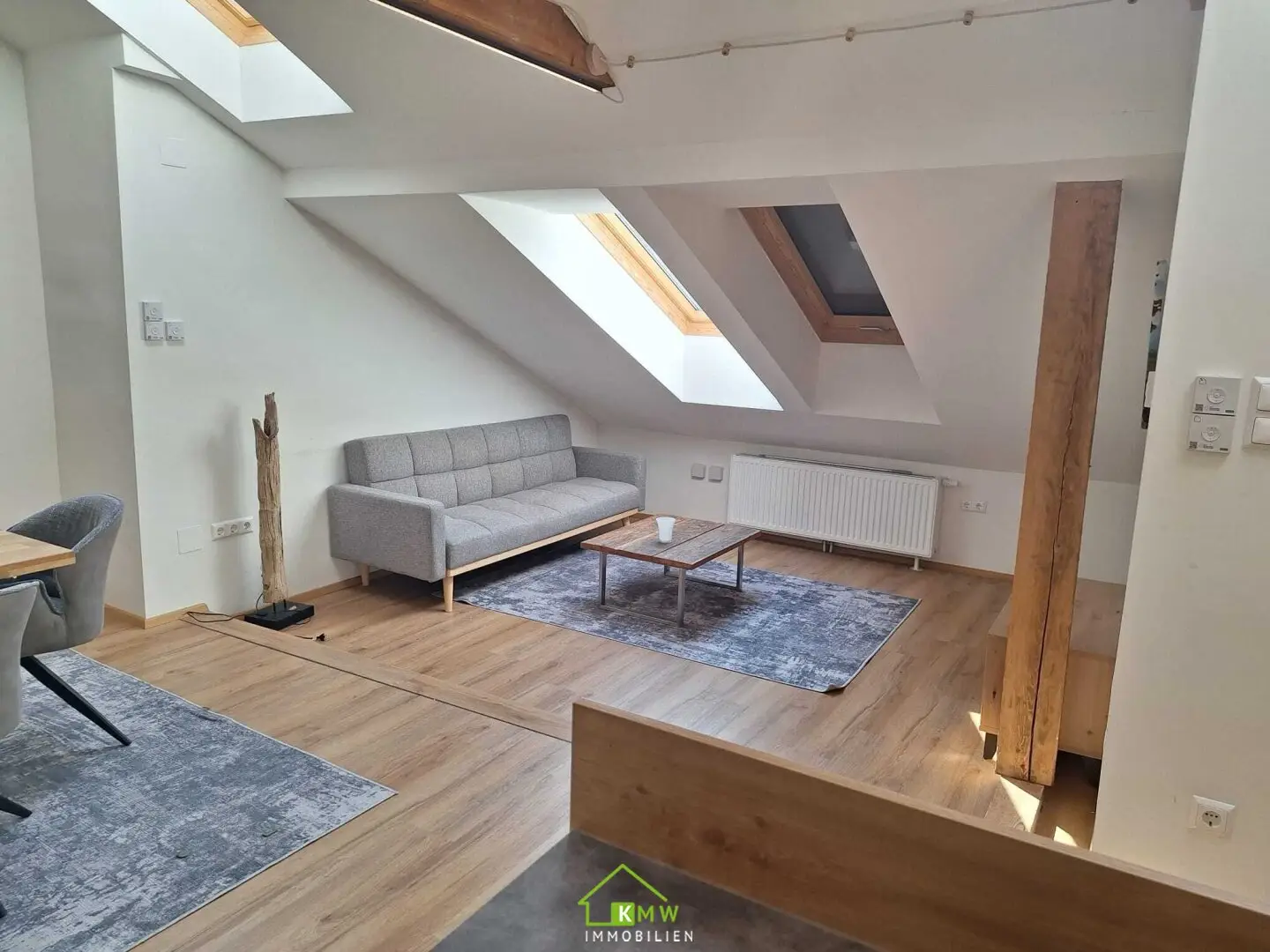 3 room attic apartment in central quiet location? but without question mark