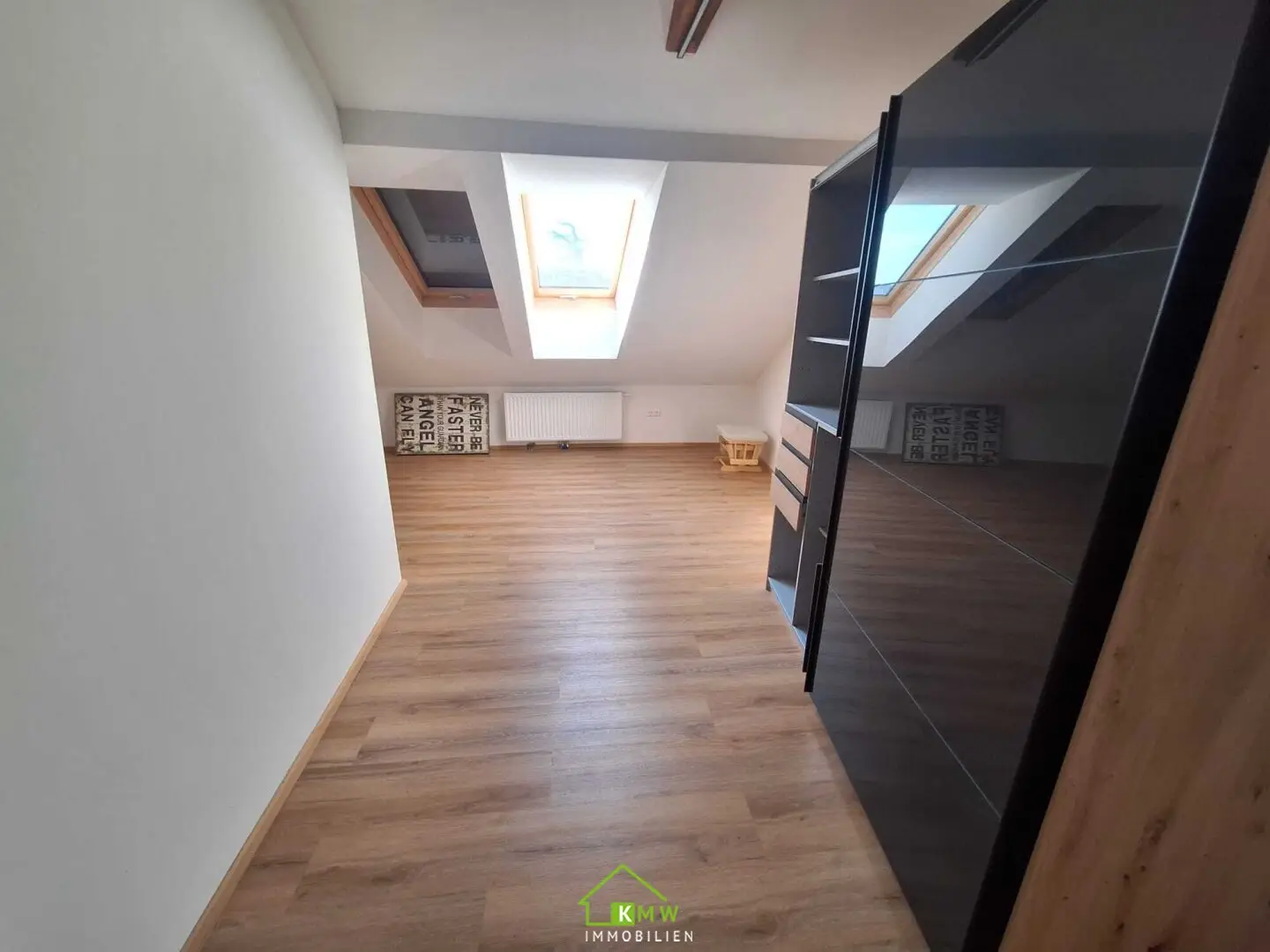 3 room attic apartment in central quiet location? but without question mark