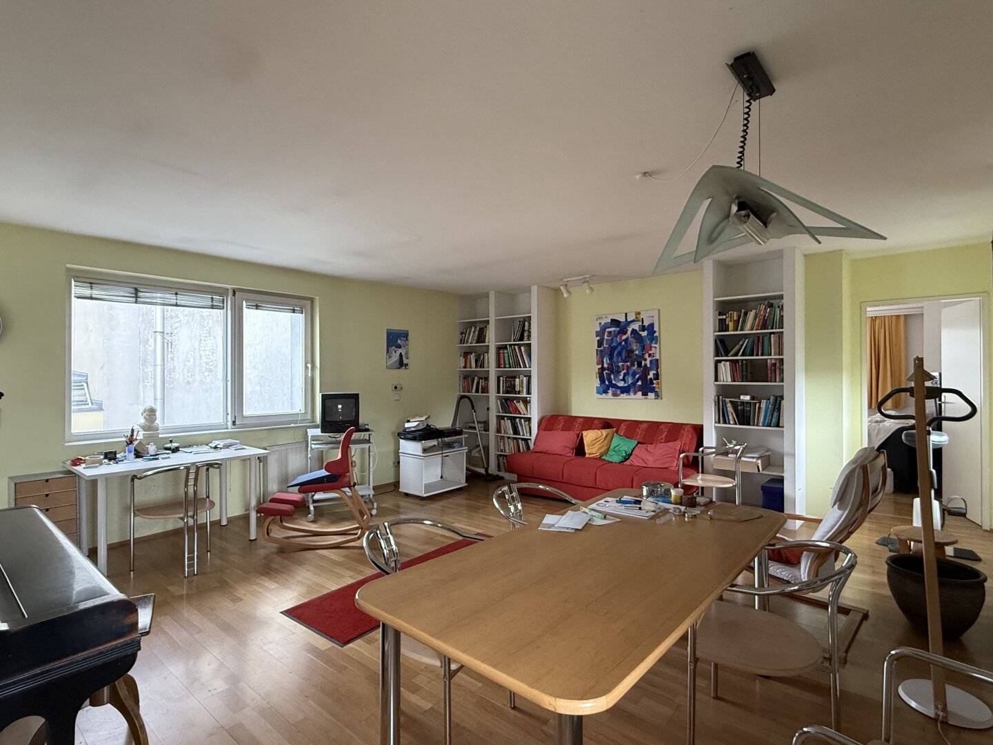 Charming two-room apartment near the subway
