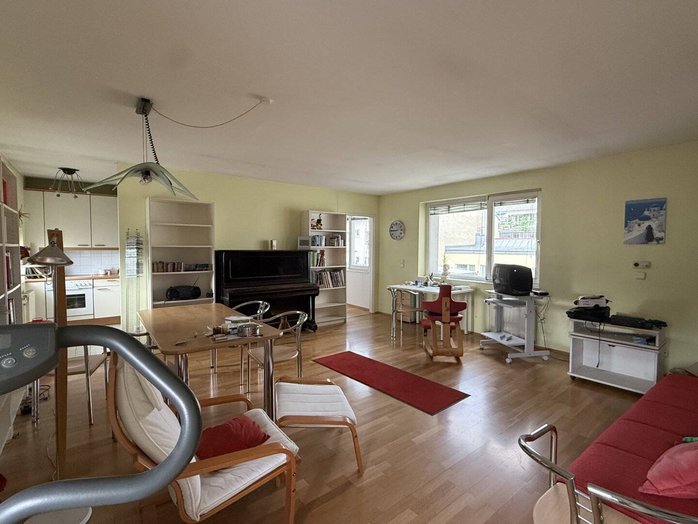 Charming two-room apartment near the subway