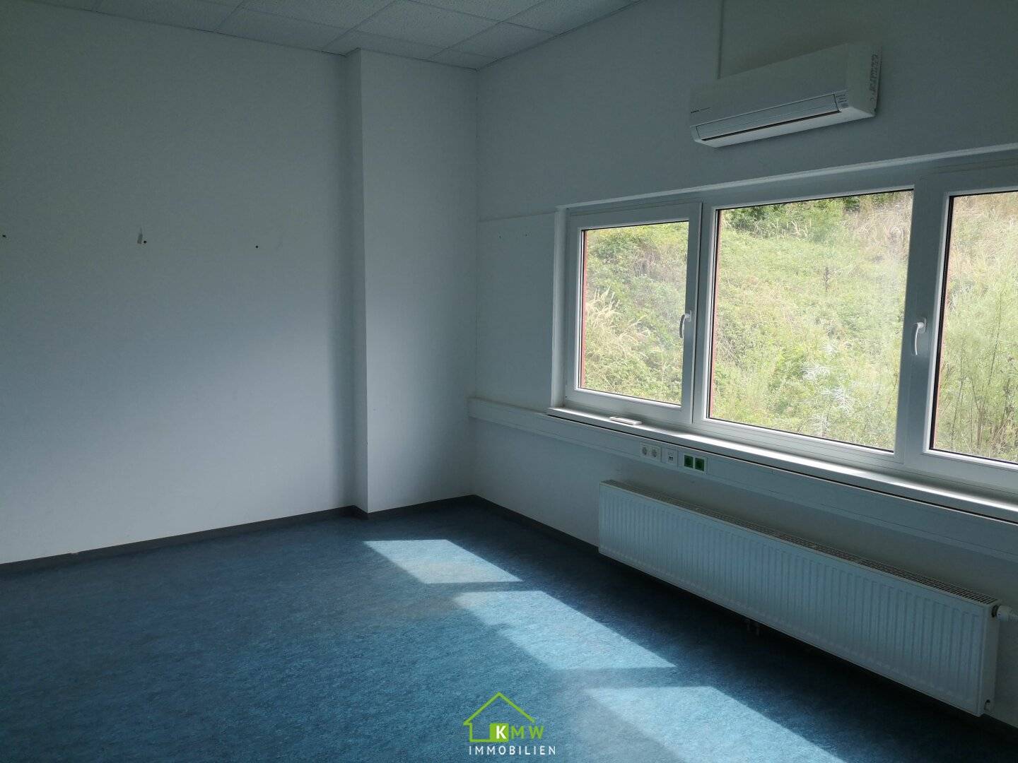 Available office spaces in production hall