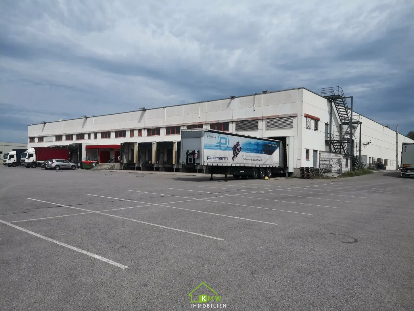 Betriebsobjekt: Lagerhalle mit Büroflächen
