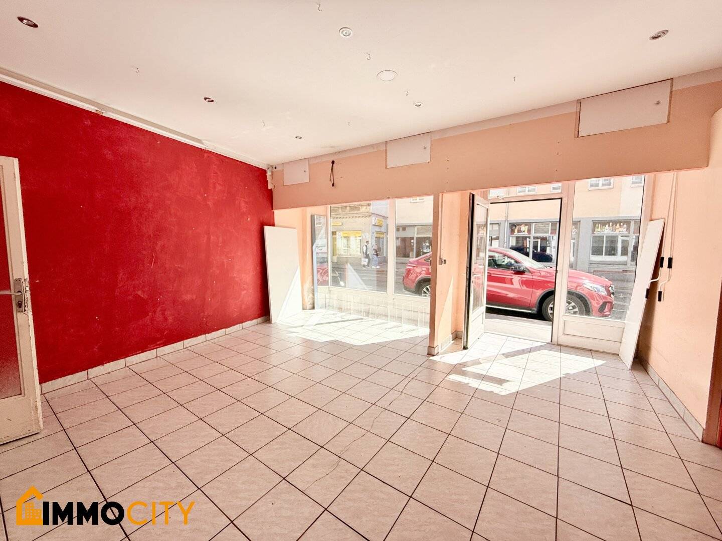 Bright, versatile commercial premises (53 m²) with street frontage on Neulerchenfelder Straße 72, Ottakring