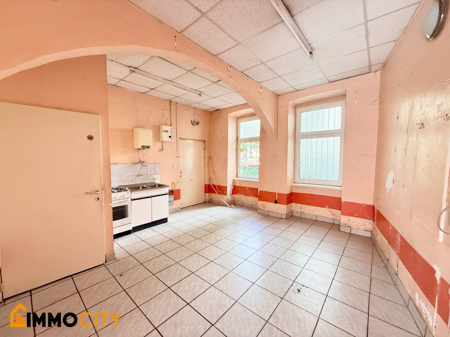 Bright, versatile commercial premises (53 m²) with street frontage on Neulerchenfelder Straße 72, Ottakring