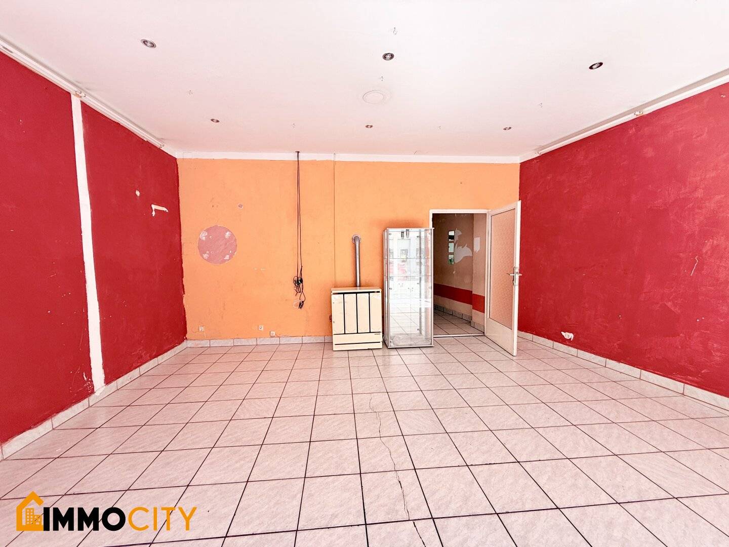Bright, versatile commercial premises (53 m²) with street frontage on Neulerchenfelder Straße 72, Ottakring
