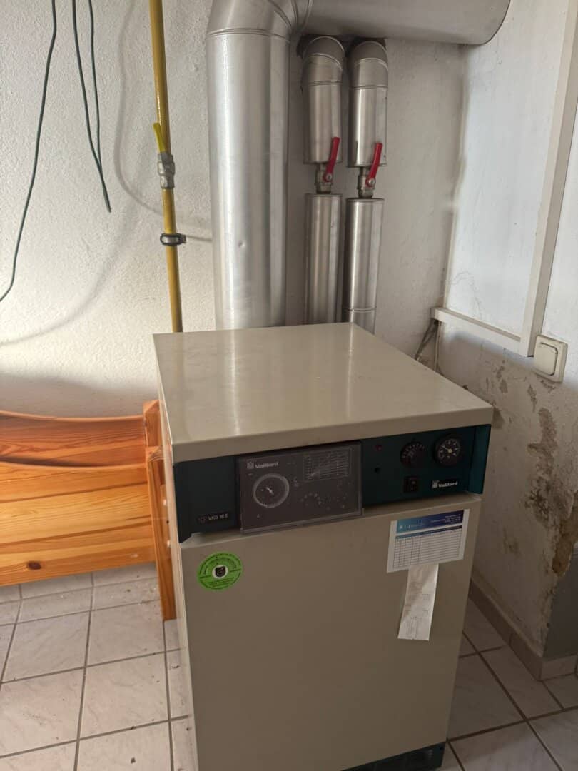 EIN sanierungsbedürftiges BESTANDSHAUS auf ZWEI gut geschnittenen BAUPARZELLEN