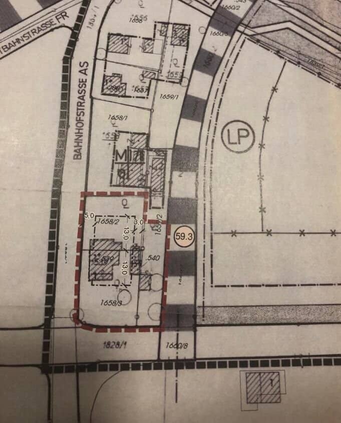 EIN sanierungsbedürftiges BESTANDSHAUS auf ZWEI gut geschnittenen BAUPARZELLEN