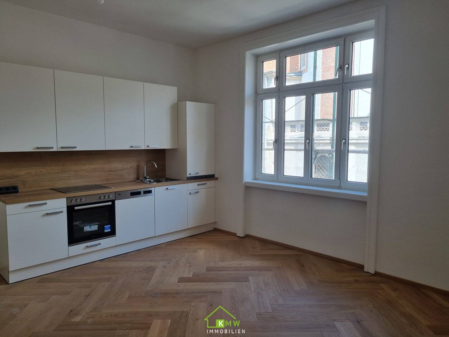 Fully renovated condominium at Gruschaplatz
