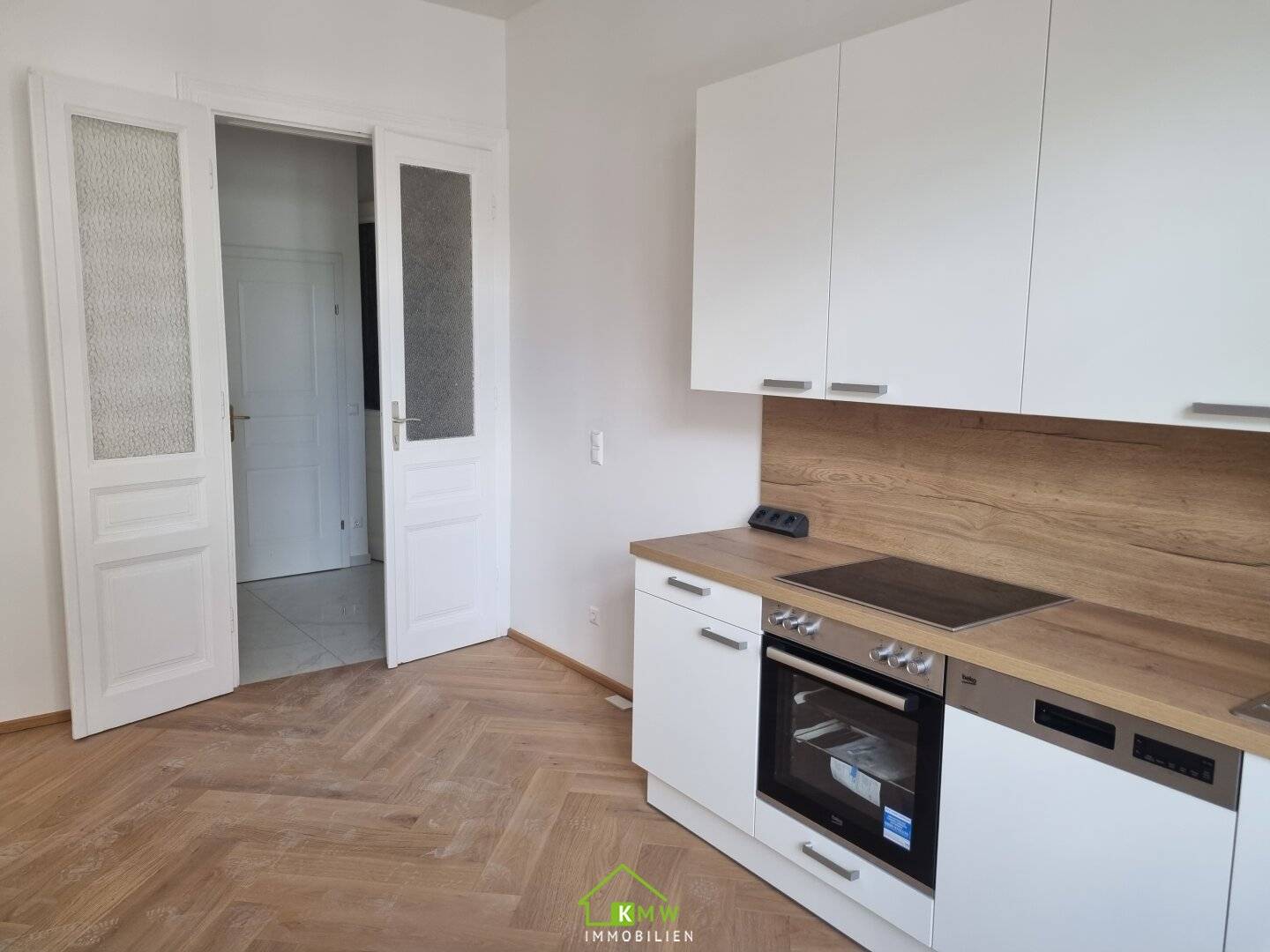 Fully renovated condominium at Gruschaplatz