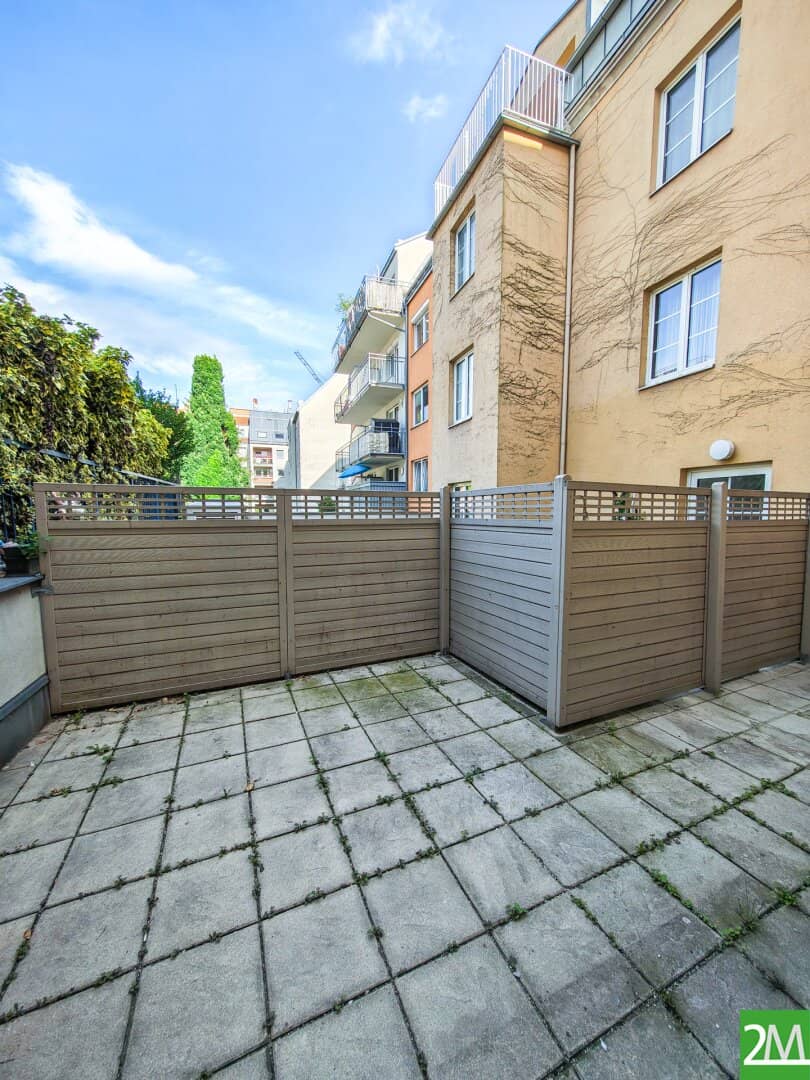 Well-maintained 2 room apartment with terrace