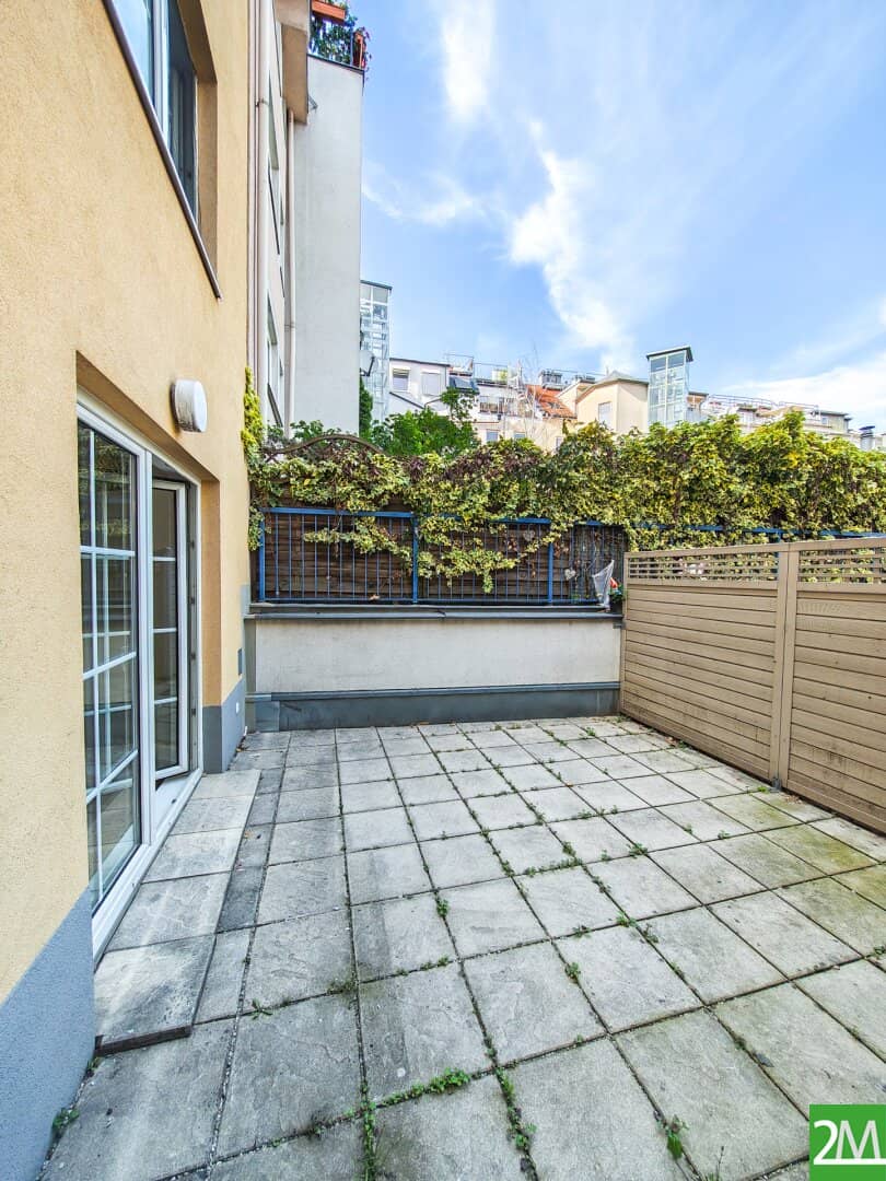 Well-maintained 2 room apartment with terrace