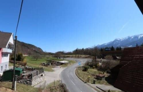 Residential house near Warmbad/Villach: 200m² with balcony, terrace &amp; garages